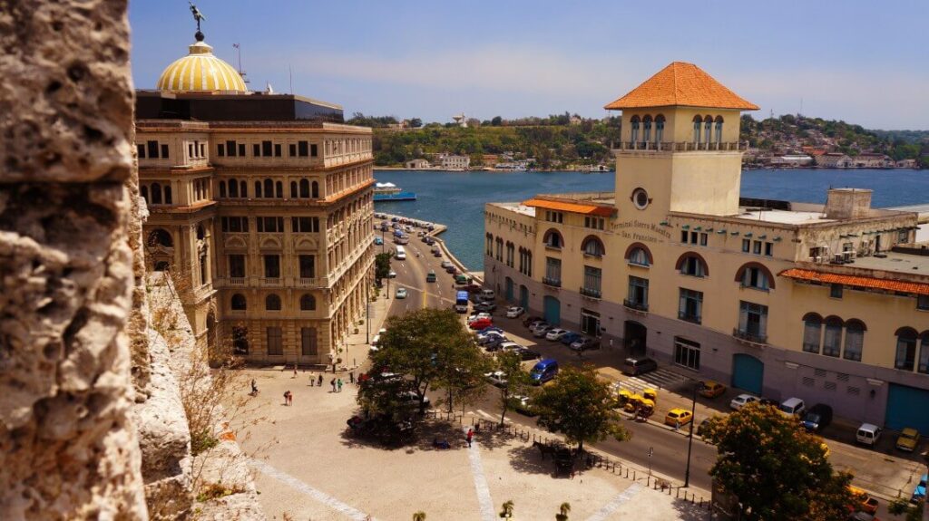 cuba havana plaza de la catedral t20 ooxl9x 1